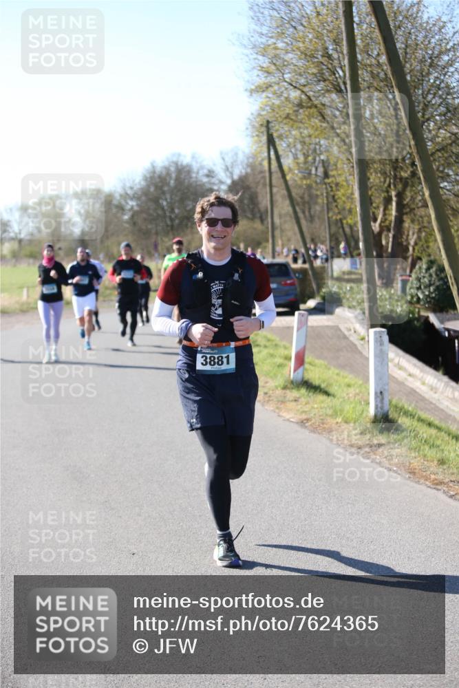 06.04.2025 - 44. Internationalen Wilhelmsburger Insellauf Jannik Wohlers http://msf.ph/oto/7624365 06.04.2025 10:34:30 Laufen 3881 meine-sportfotos.de