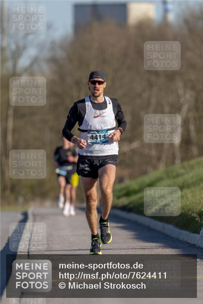 06.04.2025 - 44. Internationalen Wilhelmsburger Insellauf Michael Strokosch http://msf.ph/oto/7624411 06.04.2025 09:14:49 Laufen 4414 meine-sportfotos.de