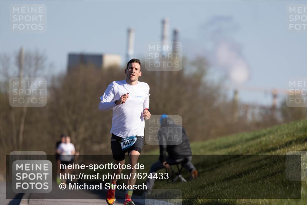 06.04.2025 - 44. Internationalen Wilhelmsburger Insellauf Michael Strokosch http://msf.ph/oto/7624433 06.04.2025 09:15:24 Laufen 4425 meine-sportfotos.de