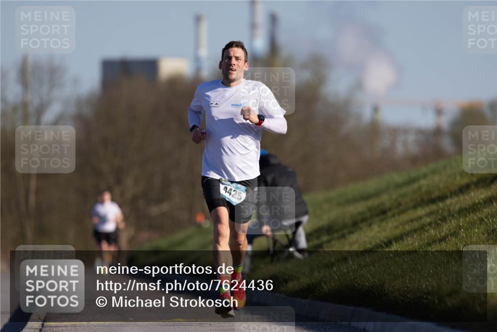 06.04.2025 - 44. Internationalen Wilhelmsburger Insellauf Michael Strokosch http://msf.ph/oto/7624436 06.04.2025 09:15:25 Laufen 4425 meine-sportfotos.de