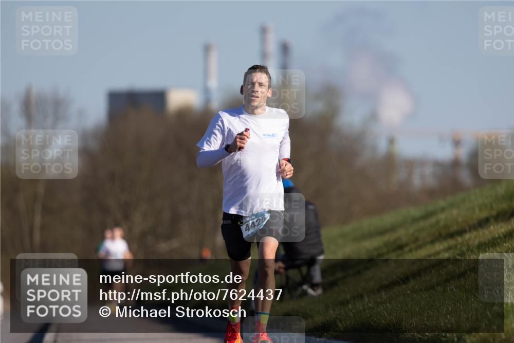 06.04.2025 - 44. Internationalen Wilhelmsburger Insellauf Michael Strokosch http://msf.ph/oto/7624437 06.04.2025 09:15:25 Laufen 4425 meine-sportfotos.de