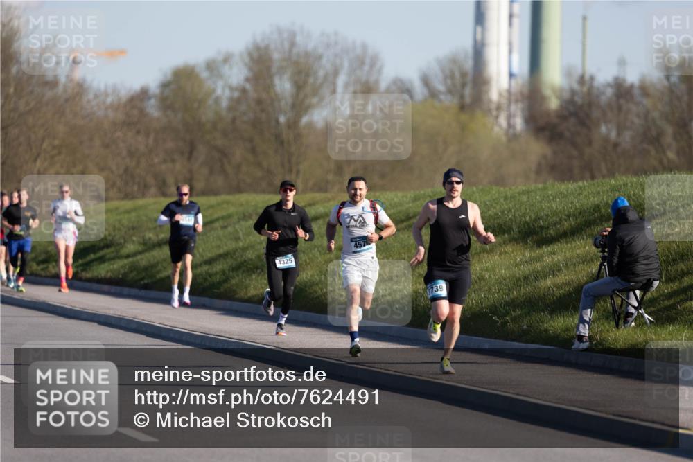 06.04.2025 - 44. Internationalen Wilhelmsburger Insellauf Michael Strokosch http://msf.ph/oto/7624491 06.04.2025 09:17:47 Laufen 4325, 4576, 3739 meine-sportfotos.de