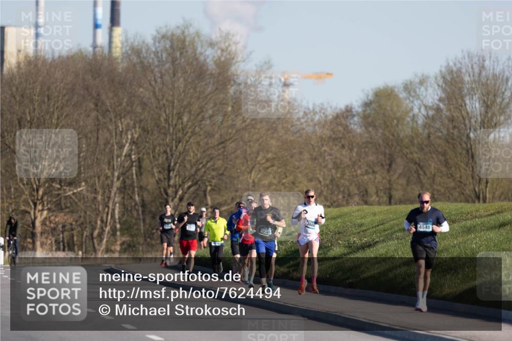 06.04.2025 - 44. Internationalen Wilhelmsburger Insellauf Michael Strokosch http://msf.ph/oto/7624494 06.04.2025 09:17:49 Laufen 3599, 3600, 4548 meine-sportfotos.de