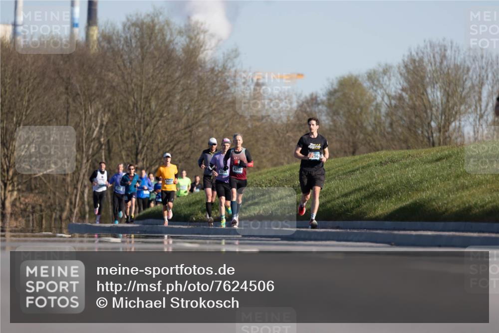 06.04.2025 - 44. Internationalen Wilhelmsburger Insellauf Michael Strokosch http://msf.ph/oto/7624506 06.04.2025 09:18:13 Laufen 3643, 4265 meine-sportfotos.de