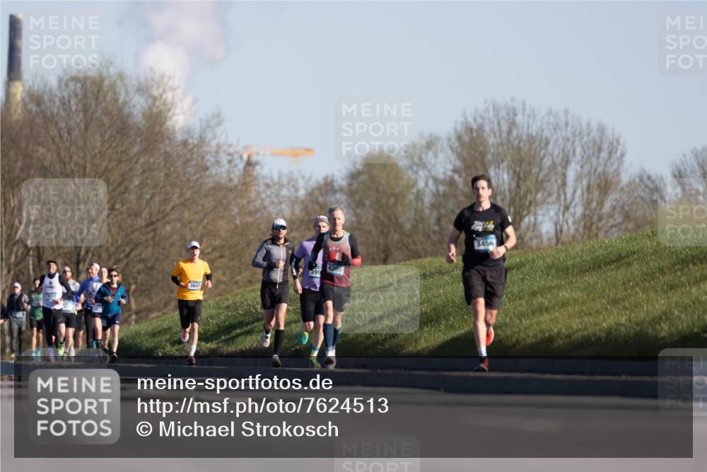 06.04.2025 - 44. Internationalen Wilhelmsburger Insellauf Michael Strokosch http://msf.ph/oto/7624513 06.04.2025 09:18:19 Laufen 3643, 399, 4265, 3456 meine-sportfotos.de