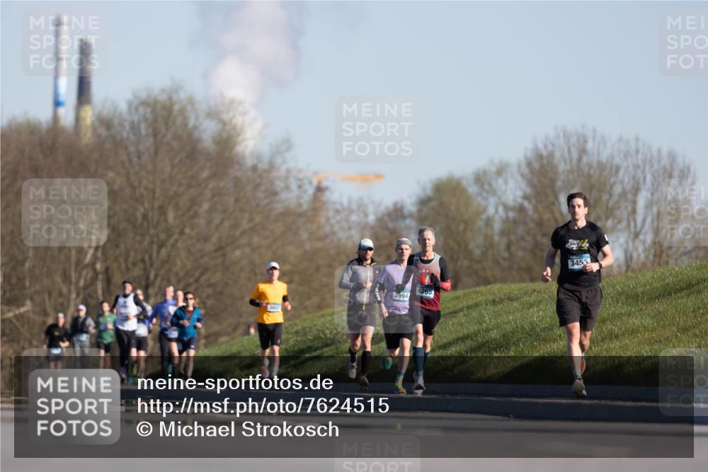 06.04.2025 - 44. Internationalen Wilhelmsburger Insellauf Michael Strokosch http://msf.ph/oto/7624515 06.04.2025 09:18:19 Laufen 3640, 3994, 4265, 3455 meine-sportfotos.de
