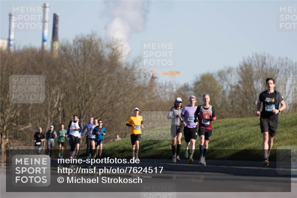 06.04.2025 - 44. Internationalen Wilhelmsburger Insellauf Michael Strokosch http://msf.ph/oto/7624517 06.04.2025 09:18:20 Laufen 3643, 3994, 4265, 3456 meine-sportfotos.de