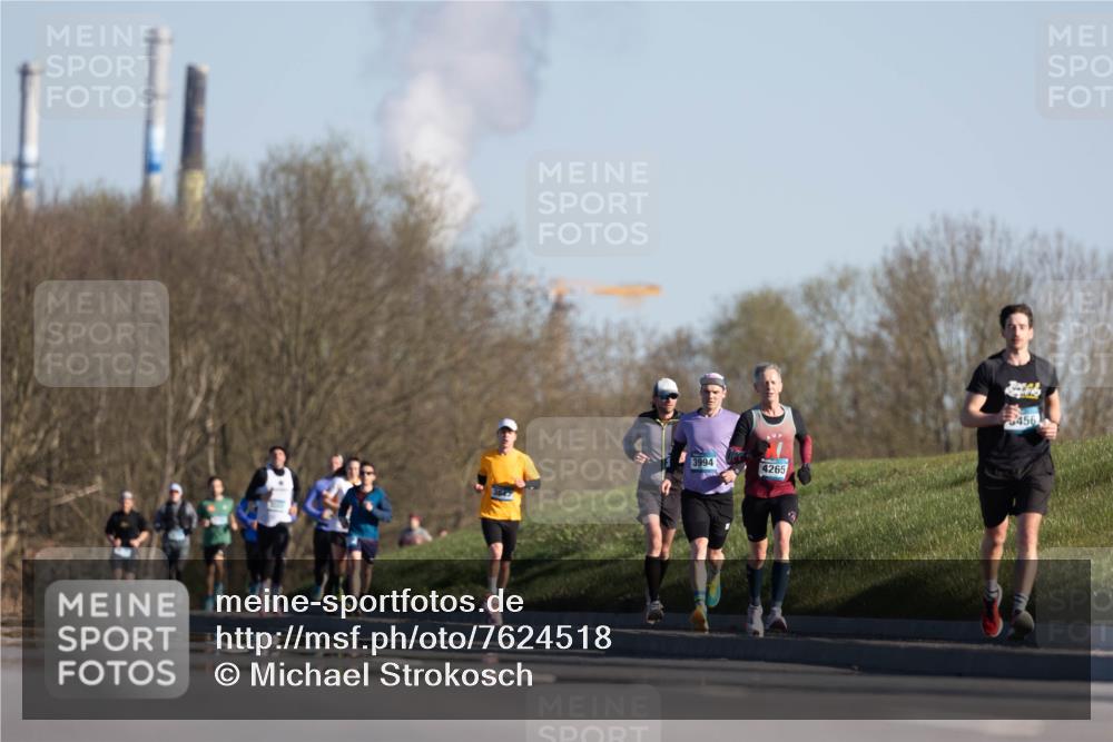 06.04.2025 - 44. Internationalen Wilhelmsburger Insellauf Michael Strokosch http://msf.ph/oto/7624518 06.04.2025 09:18:20 Laufen 3994, 4265, 456 meine-sportfotos.de