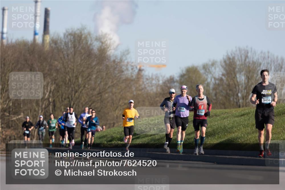 06.04.2025 - 44. Internationalen Wilhelmsburger Insellauf Michael Strokosch http://msf.ph/oto/7624520 06.04.2025 09:18:21 Laufen 3994, 4265, 3456 meine-sportfotos.de