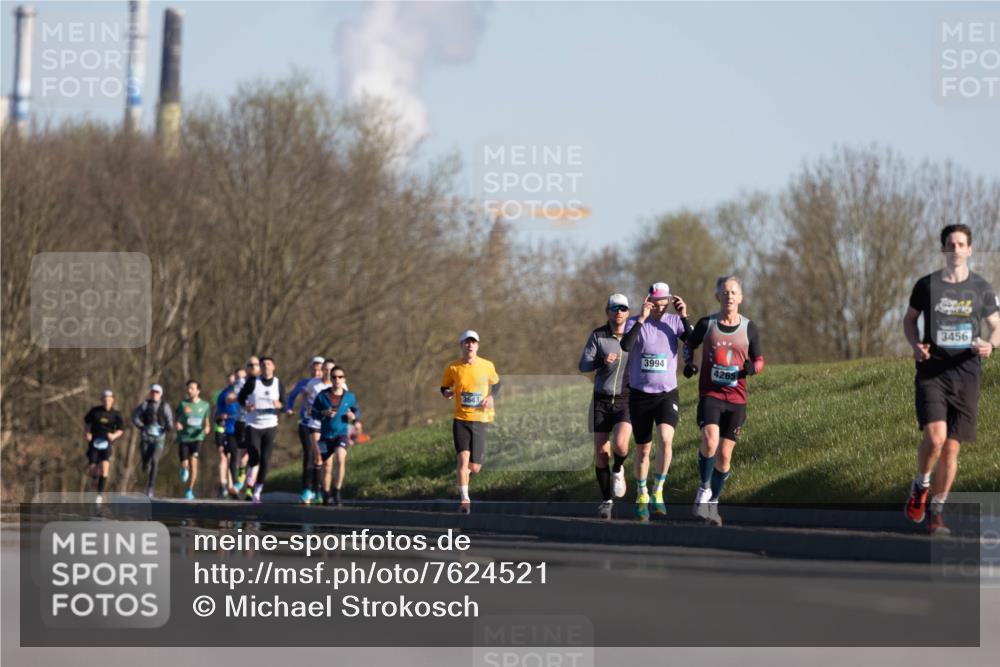 06.04.2025 - 44. Internationalen Wilhelmsburger Insellauf Michael Strokosch http://msf.ph/oto/7624521 06.04.2025 09:18:21 Laufen 3994, 4265, 3456 meine-sportfotos.de