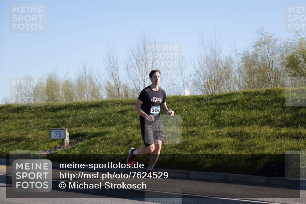 06.04.2025 - 44. Internationalen Wilhelmsburger Insellauf Michael Strokosch http://msf.ph/oto/7624529 06.04.2025 09:18:39 Laufen 7, 5, 3456 meine-sportfotos.de