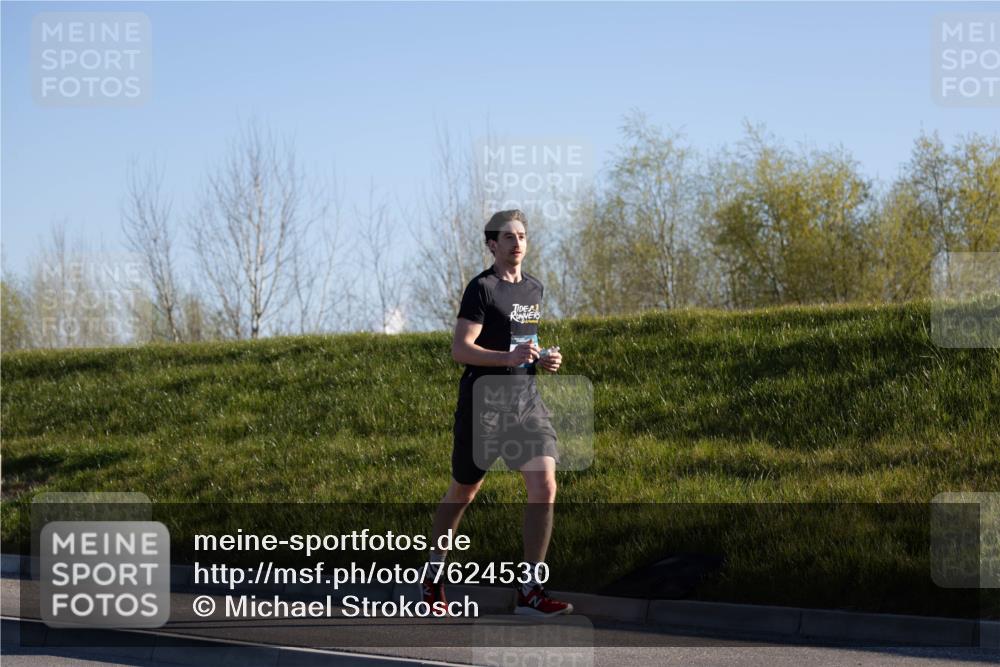 06.04.2025 - 44. Internationalen Wilhelmsburger Insellauf Michael Strokosch http://msf.ph/oto/7624530 06.04.2025 09:18:39 Laufen  meine-sportfotos.de