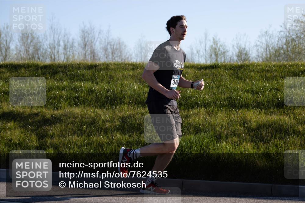 06.04.2025 - 44. Internationalen Wilhelmsburger Insellauf Michael Strokosch http://msf.ph/oto/7624535 06.04.2025 09:18:41 Laufen 345 meine-sportfotos.de