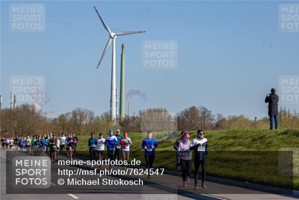 06.04.2025 - 44. Internationalen Wilhelmsburger Insellauf Michael Strokosch http://msf.ph/oto/7624547 06.04.2025 09:24:35 Laufen 4226, 5178 meine-sportfotos.de