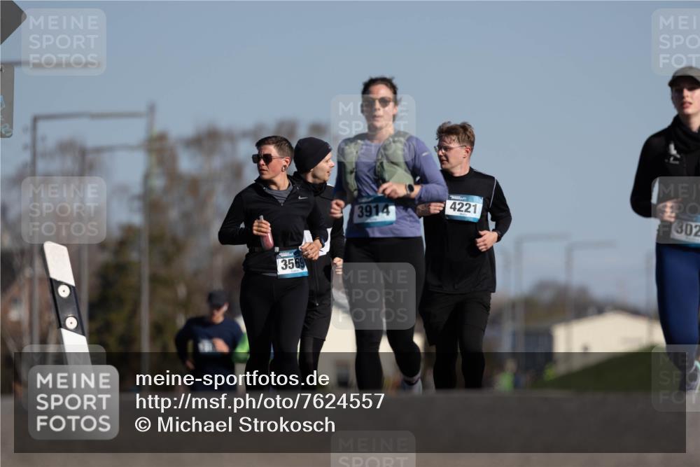 06.04.2025 - 44. Internationalen Wilhelmsburger Insellauf Michael Strokosch http://msf.ph/oto/7624557 06.04.2025 10:08:53 Laufen 3569, 3914, 4221, 302 meine-sportfotos.de