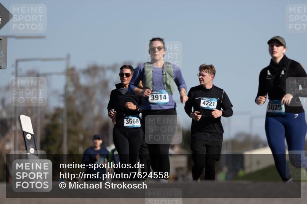 06.04.2025 - 44. Internationalen Wilhelmsburger Insellauf Michael Strokosch http://msf.ph/oto/7624558 06.04.2025 10:08:54 Laufen 3569, 3914, 4221, 3025 meine-sportfotos.de
