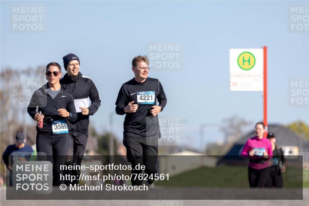06.04.2025 - 44. Internationalen Wilhelmsburger Insellauf Michael Strokosch http://msf.ph/oto/7624561 06.04.2025 10:08:56 Laufen 3569, 4221 meine-sportfotos.de