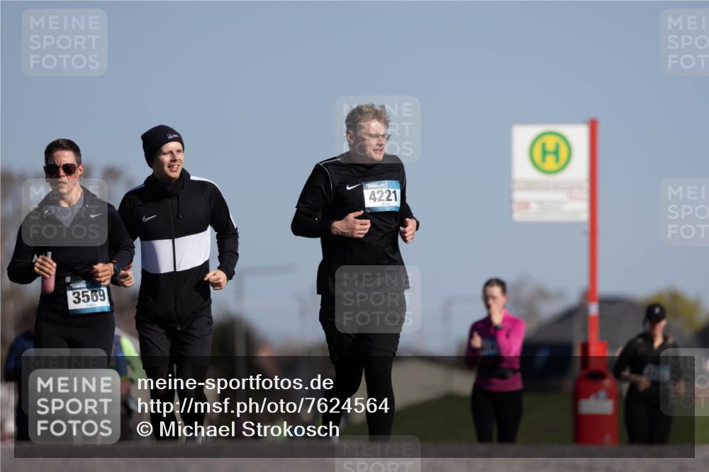 06.04.2025 - 44. Internationalen Wilhelmsburger Insellauf Michael Strokosch http://msf.ph/oto/7624564 06.04.2025 10:08:57 Laufen 3569, 4221 meine-sportfotos.de