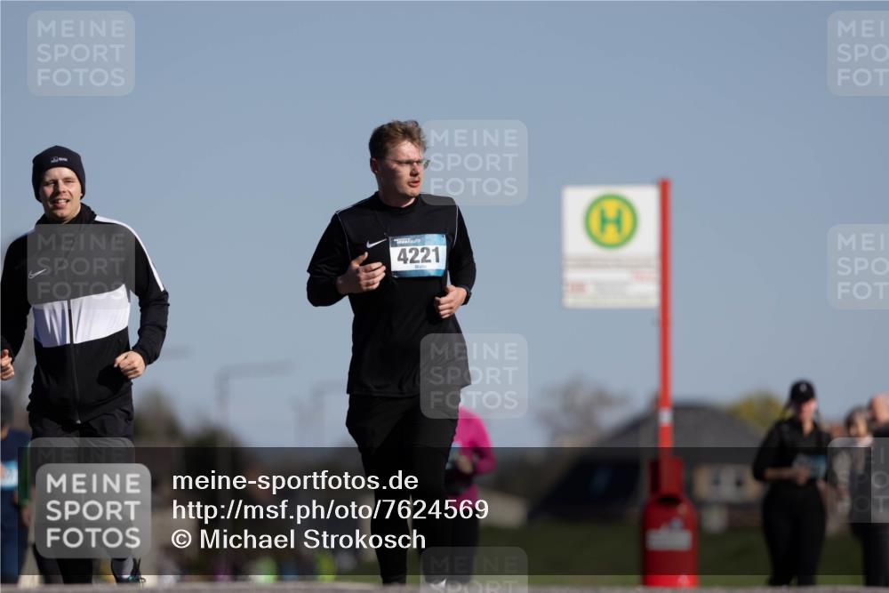 06.04.2025 - 44. Internationalen Wilhelmsburger Insellauf Michael Strokosch http://msf.ph/oto/7624569 06.04.2025 10:08:58 Laufen 4221 meine-sportfotos.de