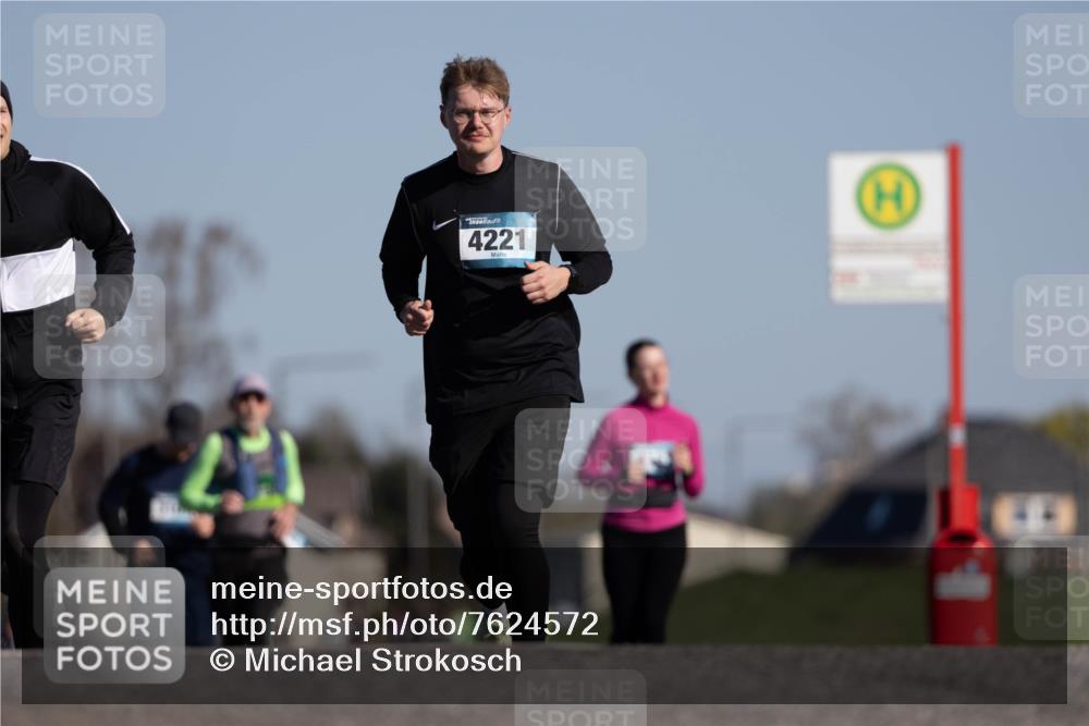 06.04.2025 - 44. Internationalen Wilhelmsburger Insellauf Michael Strokosch http://msf.ph/oto/7624572 06.04.2025 10:08:59 Laufen 20, 4221 meine-sportfotos.de