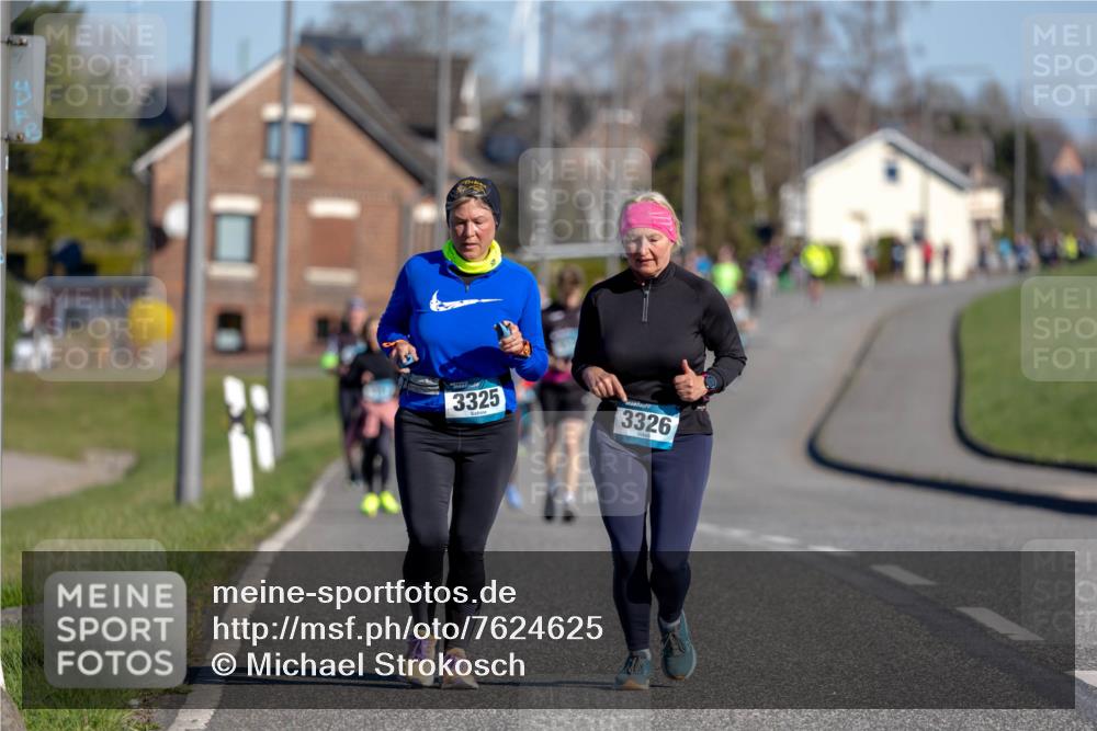 06.04.2025 - 44. Internationalen Wilhelmsburger Insellauf Michael Strokosch http://msf.ph/oto/7624625 06.04.2025 10:10:00 Laufen 3325, 3326 meine-sportfotos.de