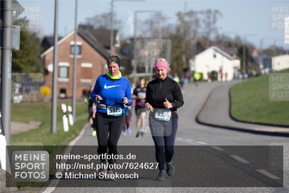 06.04.2025 - 44. Internationalen Wilhelmsburger Insellauf Michael Strokosch http://msf.ph/oto/7624627 06.04.2025 10:10:00 Laufen 3325, 3326 meine-sportfotos.de