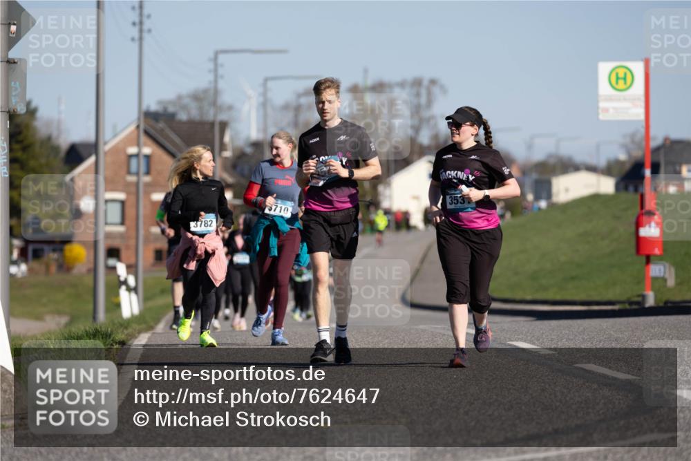 06.04.2025 - 44. Internationalen Wilhelmsburger Insellauf Michael Strokosch http://msf.ph/oto/7624647 06.04.2025 10:10:15 Laufen 44, 3782, 710 meine-sportfotos.de