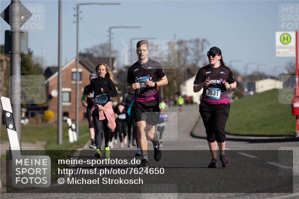 06.04.2025 - 44. Internationalen Wilhelmsburger Insellauf Michael Strokosch http://msf.ph/oto/7624650 06.04.2025 10:10:15 Laufen 4, 3782, 3531 meine-sportfotos.de