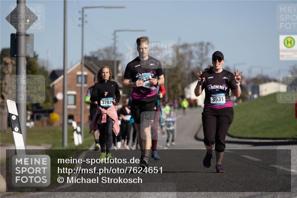 06.04.2025 - 44. Internationalen Wilhelmsburger Insellauf Michael Strokosch http://msf.ph/oto/7624651 06.04.2025 10:10:16 Laufen 3782, 525, 3531 meine-sportfotos.de