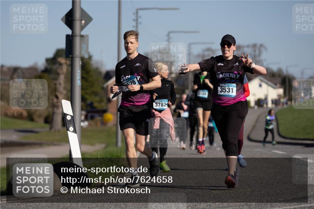 06.04.2025 - 44. Internationalen Wilhelmsburger Insellauf Michael Strokosch http://msf.ph/oto/7624658 06.04.2025 10:10:18 Laufen 25, 3782, 3100, 2024, 3531 meine-sportfotos.de