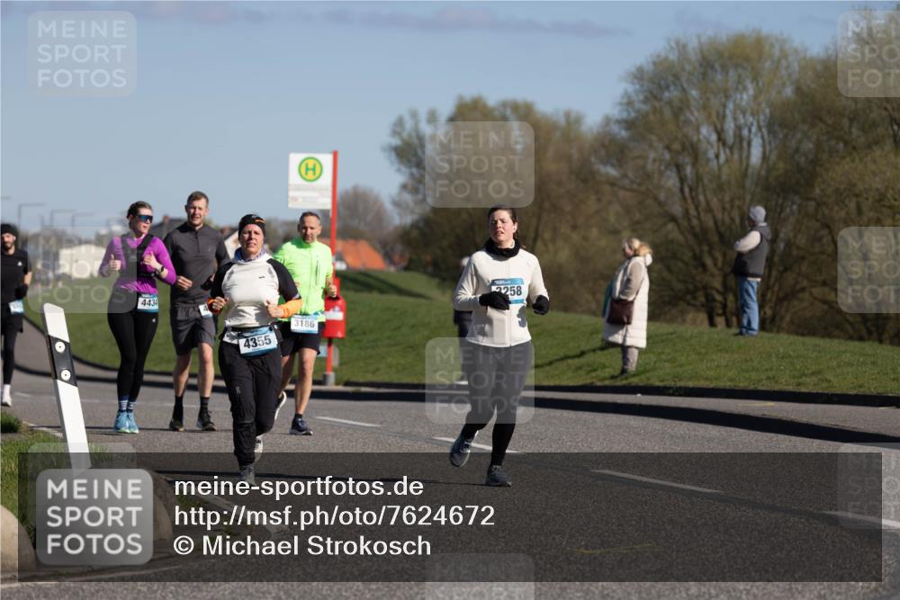 06.04.2025 - 44. Internationalen Wilhelmsburger Insellauf Michael Strokosch http://msf.ph/oto/7624672 06.04.2025 10:11:18 Laufen 4434, 4355, 3186, 2258 meine-sportfotos.de