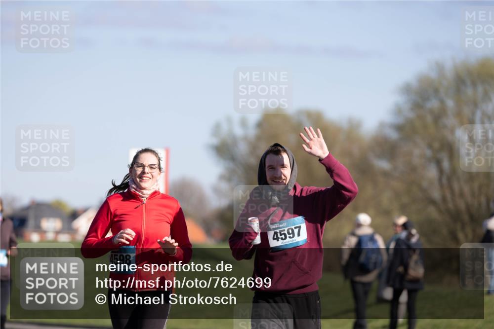 06.04.2025 - 44. Internationalen Wilhelmsburger Insellauf Michael Strokosch http://msf.ph/oto/7624699 06.04.2025 10:12:04 Laufen 4598, 4597 meine-sportfotos.de
