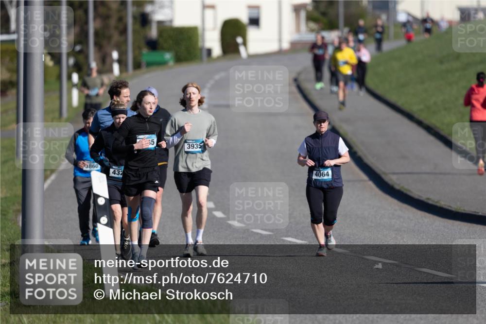 06.04.2025 - 44. Internationalen Wilhelmsburger Insellauf Michael Strokosch http://msf.ph/oto/7624710 06.04.2025 10:13:30 Laufen 3860, 432, 5, 3935, 4064 meine-sportfotos.de