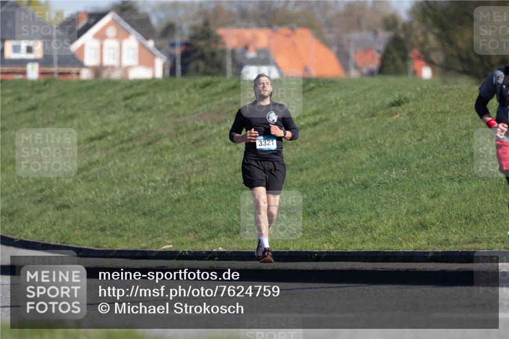 06.04.2025 - 44. Internationalen Wilhelmsburger Insellauf Michael Strokosch http://msf.ph/oto/7624759 06.04.2025 10:15:15 Laufen 3321 meine-sportfotos.de