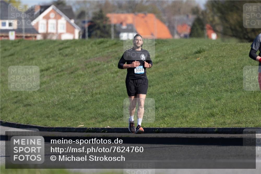 06.04.2025 - 44. Internationalen Wilhelmsburger Insellauf Michael Strokosch http://msf.ph/oto/7624760 06.04.2025 10:15:16 Laufen 3321 meine-sportfotos.de