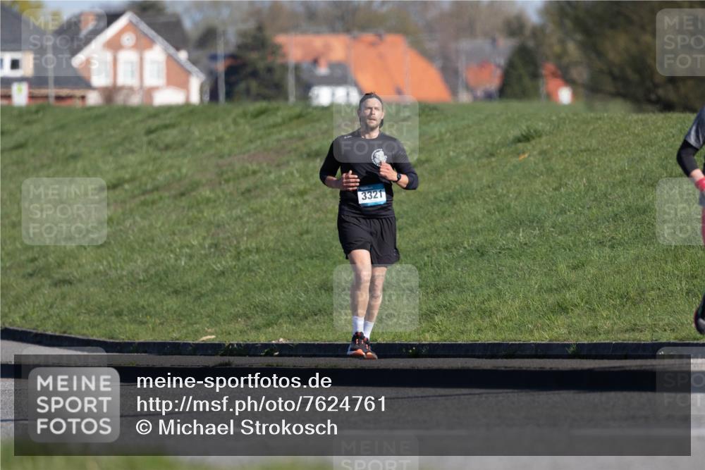 06.04.2025 - 44. Internationalen Wilhelmsburger Insellauf Michael Strokosch http://msf.ph/oto/7624761 06.04.2025 10:15:16 Laufen 3321 meine-sportfotos.de