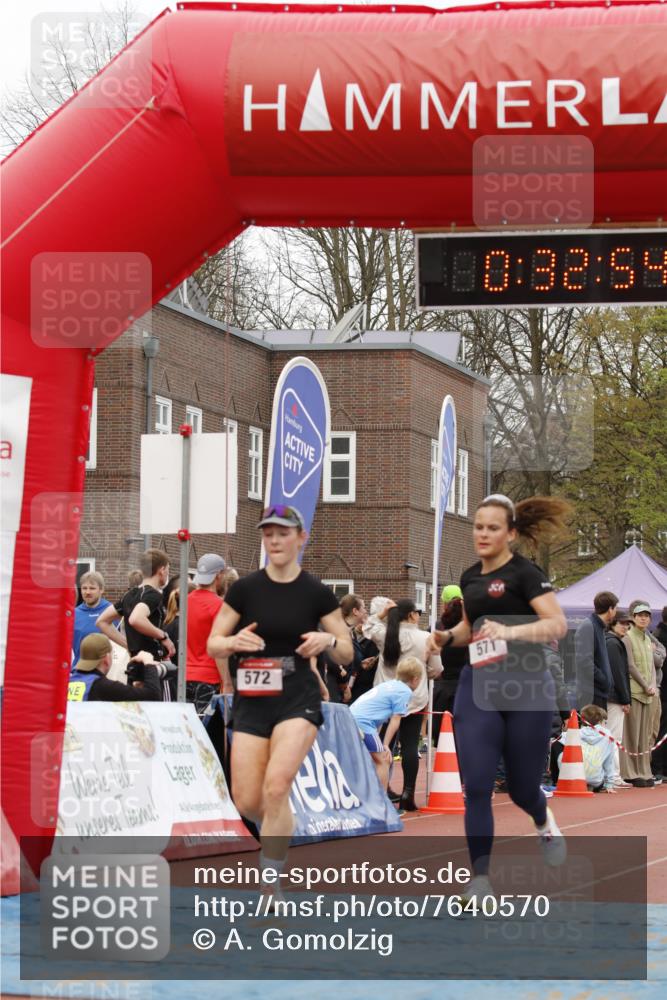 13.04.2025 - Hammer Lauf A. Gomolzig http://msf.ph/oto/7640570 13.04.2025 11:32:53 Ziel 414, 571, 572 meine-sportfotos.de