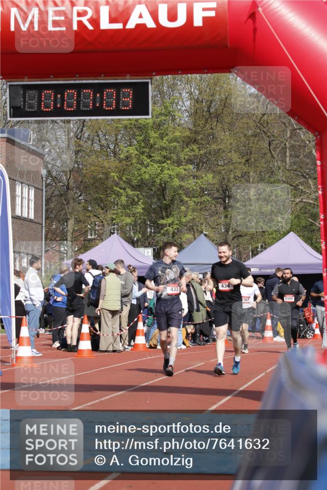 13.04.2025 - Hammer Lauf A. Gomolzig http://msf.ph/oto/7641632 13.04.2025 11:07:02 Ziel 433, 434, 1898 meine-sportfotos.de