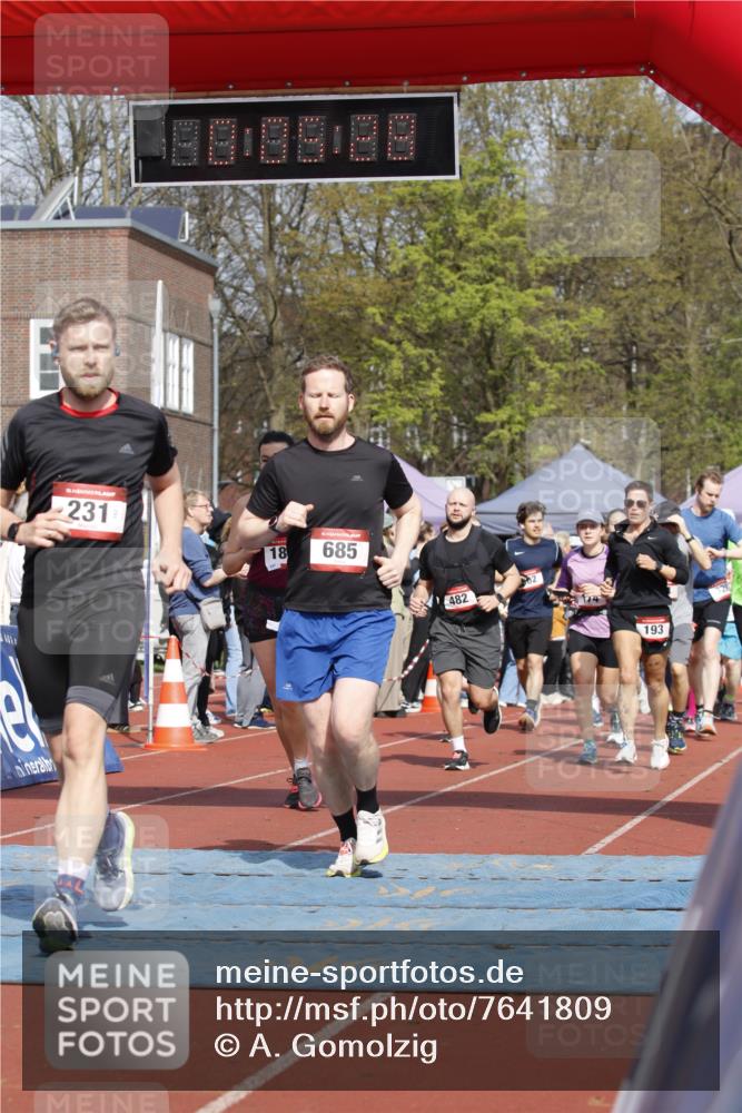 13.04.2025 - Hammer Lauf A. Gomolzig http://msf.ph/oto/7641809 13.04.2025 11:05:27 Ziel 2, 7, 8, 174, 187, 193, 231, 287, 302, 320, 459, 482, 524, 599, 685, 1125, 1331, 1772, 1808, 1810 meine-sportfotos.de