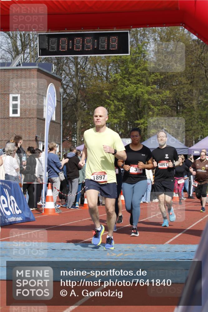 13.04.2025 - Hammer Lauf A. Gomolzig http://msf.ph/oto/7641840 13.04.2025 11:05:18 Ziel 3, 10, 109, 599, 615, 617, 669, 738, 897, 1051, 1086, 1776, 1897, 1931 meine-sportfotos.de