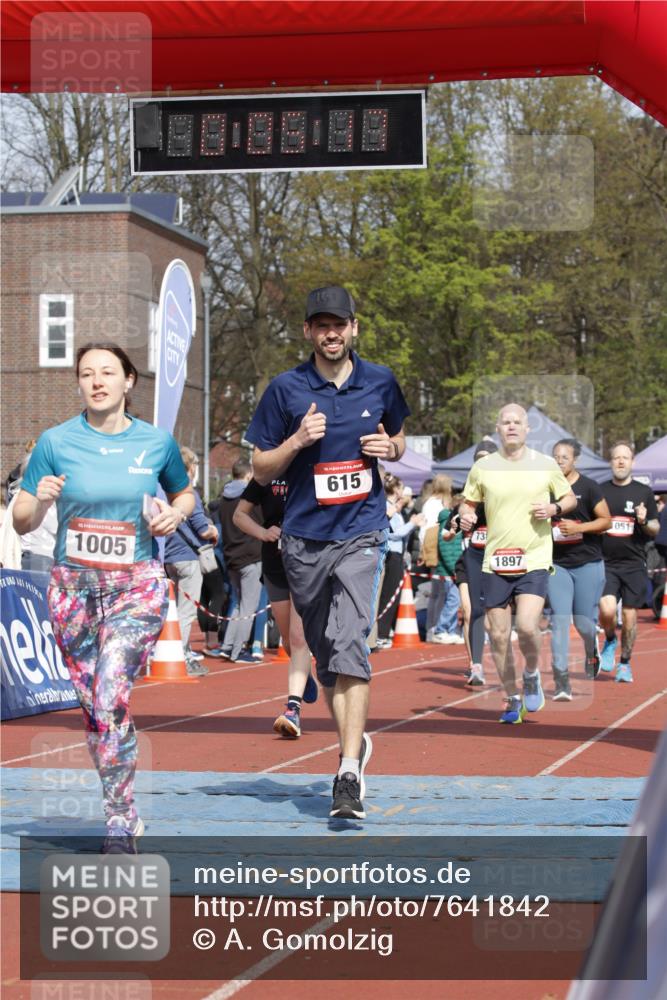 13.04.2025 - Hammer Lauf A. Gomolzig http://msf.ph/oto/7641842 13.04.2025 11:05:16 Ziel 3, 10, 109, 615, 617, 669, 738, 897, 1051, 1086, 1375, 1776, 1897, 1931 meine-sportfotos.de