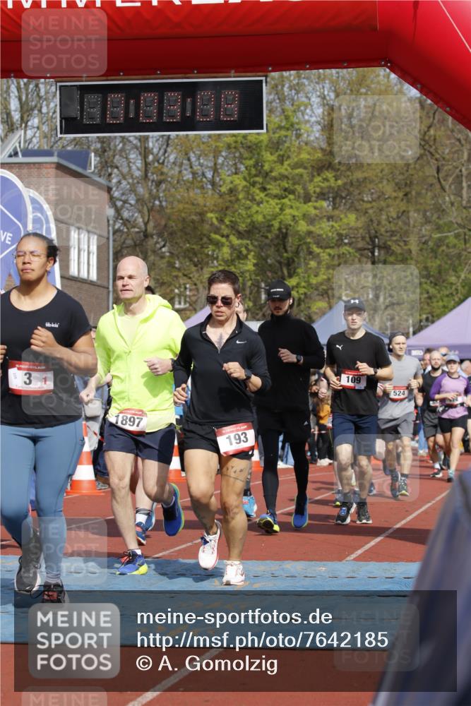 13.04.2025 - Hammer Lauf A. Gomolzig http://msf.ph/oto/7642185 13.04.2025 11:03:07 Ziel 3, 7, 10, 109, 174, 193, 302, 444, 524, 599, 615, 617, 669, 685, 738, 897, 1051, 1086, 1375, 1776, 1808, 1897, 1921, 1931 meine-sportfotos.de