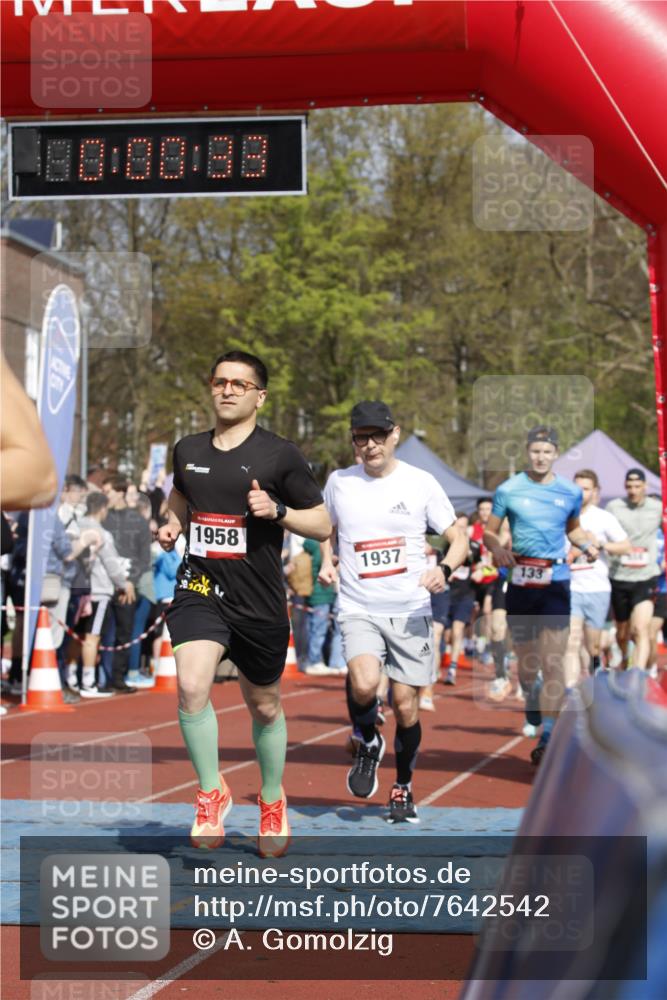 13.04.2025 - Hammer Lauf A. Gomolzig http://msf.ph/oto/7642542 13.04.2025 11:00:32 Ziel 12, 13, 16, 17, 133, 227, 233, 312, 334, 340, 452, 481, 485, 492, 493, 559, 614, 633, 643, 770, 995, 1028, 1044, 1151, 1174, 1257, 1303, 1727, 1835, 1837, 1923, 1926, 1937, 1948, 1958, 1965 meine-sportfotos.de
