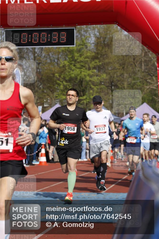 13.04.2025 - Hammer Lauf A. Gomolzig http://msf.ph/oto/7642545 13.04.2025 11:00:32 Ziel 12, 13, 16, 17, 133, 227, 233, 312, 334, 340, 452, 481, 485, 492, 493, 559, 614, 633, 643, 770, 995, 1028, 1044, 1151, 1174, 1257, 1303, 1727, 1835, 1837, 1923, 1926, 1937, 1948, 1958, 1965 meine-sportfotos.de