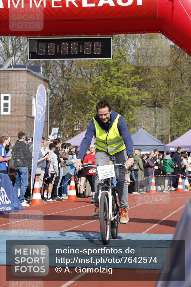 13.04.2025 - Hammer Lauf A. Gomolzig http://msf.ph/oto/7642574 13.04.2025 11:00:19 Ziel 11, 124 meine-sportfotos.de