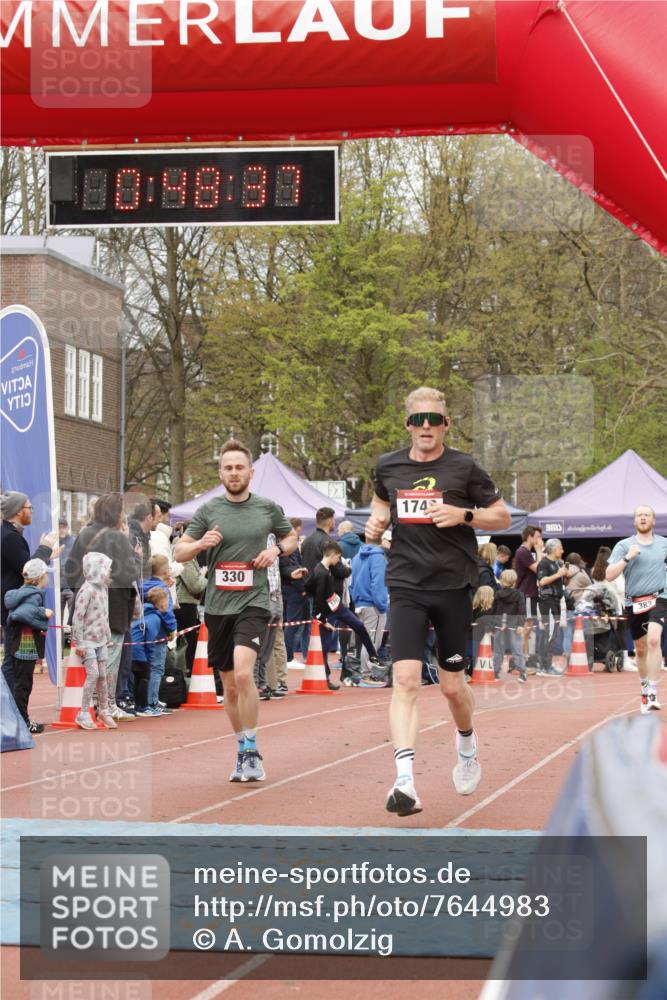 13.04.2025 - Hammer Lauf A. Gomolzig http://msf.ph/oto/7644983 13.04.2025 10:34:36 Ziel 330, 383, 1743, 1801 meine-sportfotos.de