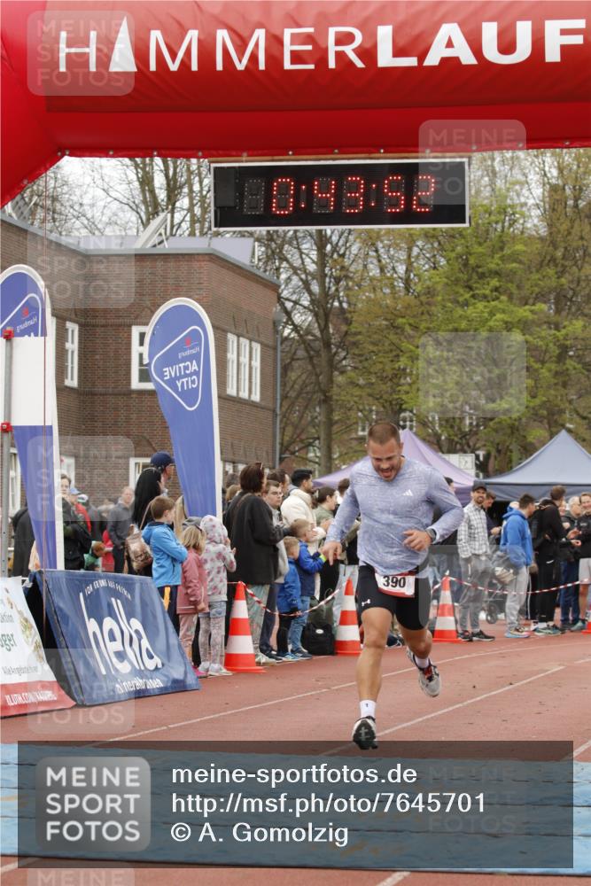 13.04.2025 - Hammer Lauf A. Gomolzig http://msf.ph/oto/7645701 13.04.2025 10:29:52 Ziel 390, 1066 meine-sportfotos.de