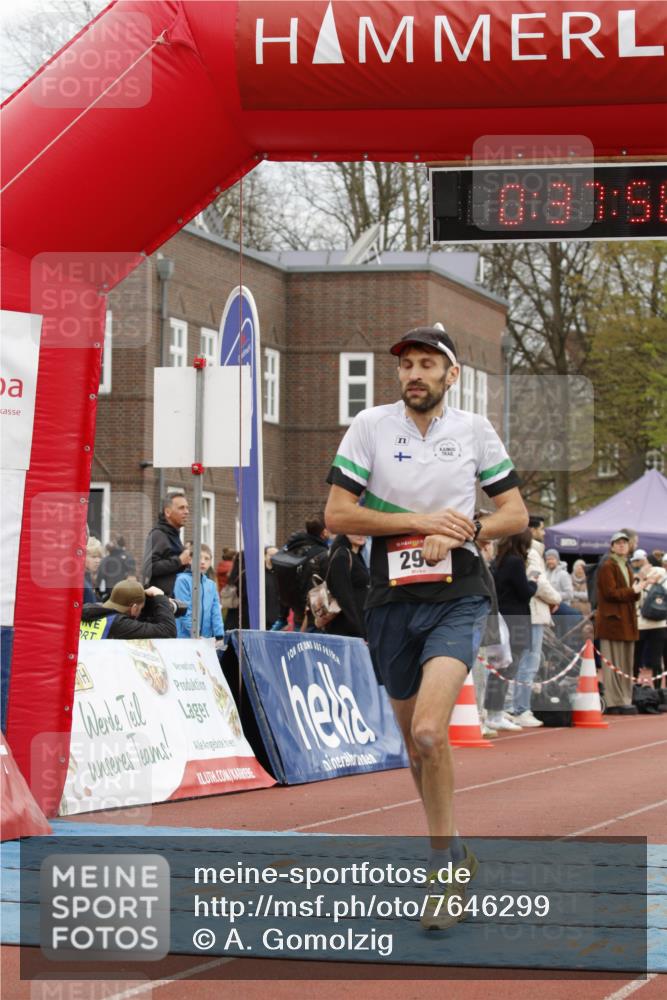 13.04.2025 - Hammer Lauf A. Gomolzig http://msf.ph/oto/7646299 13.04.2025 10:23:56 Ziel 296, 698 meine-sportfotos.de