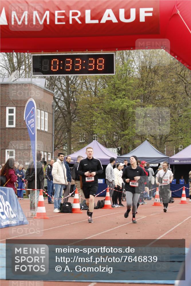 13.04.2025 - Hammer Lauf A. Gomolzig http://msf.ph/oto/7646839 13.04.2025 10:19:38 Ziel 415, 664, 665 meine-sportfotos.de