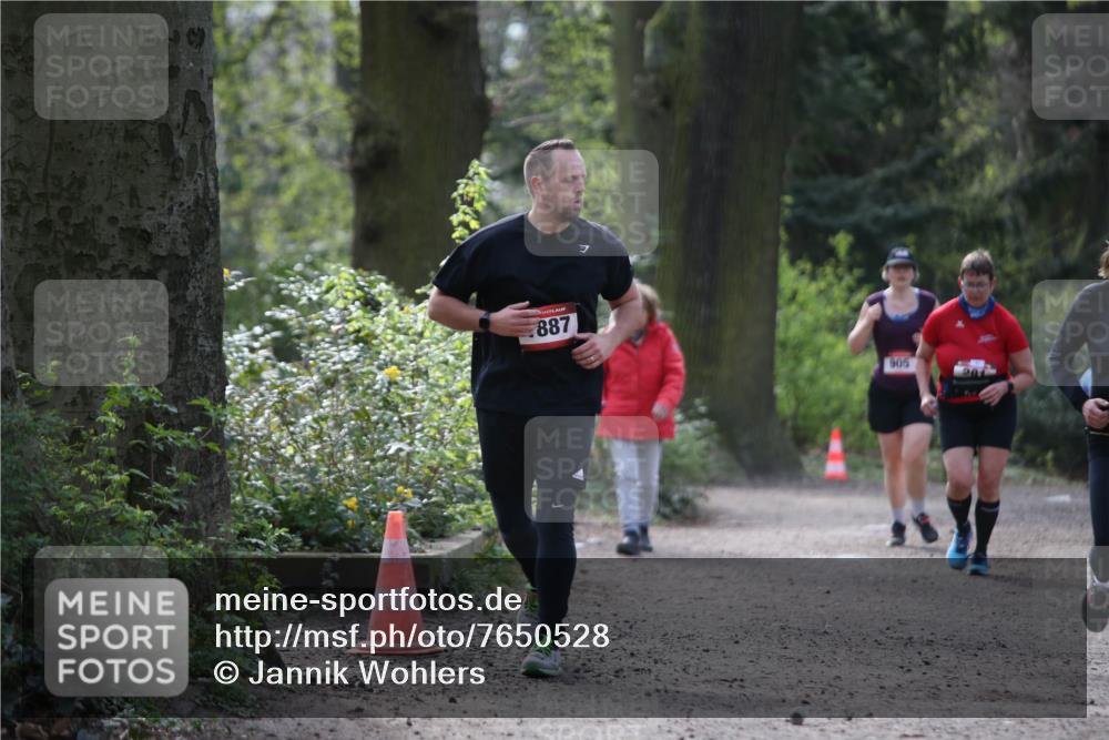 13.04.2025 - Hammer Lauf Jannik Wohlers http://msf.ph/oto/7650528 13.04.2025 10:53:59 Laufen 887, 905 meine-sportfotos.de